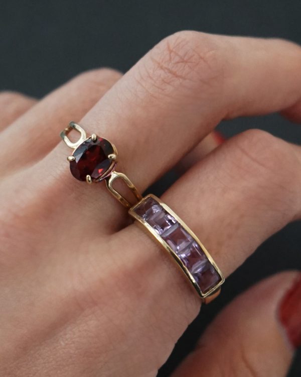 10k Gold Ring w/ Garnet / size: 6.5 - Image 3