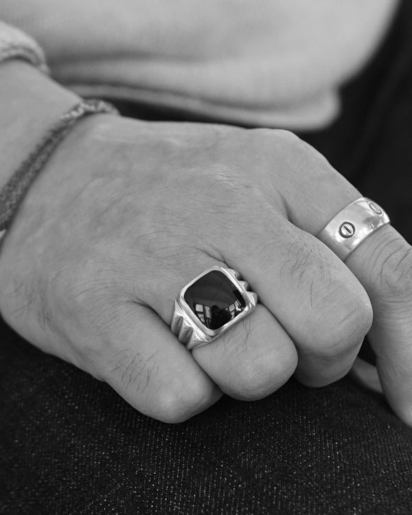 Silver Ring w/ Onyx / size: 9 - Image 2
