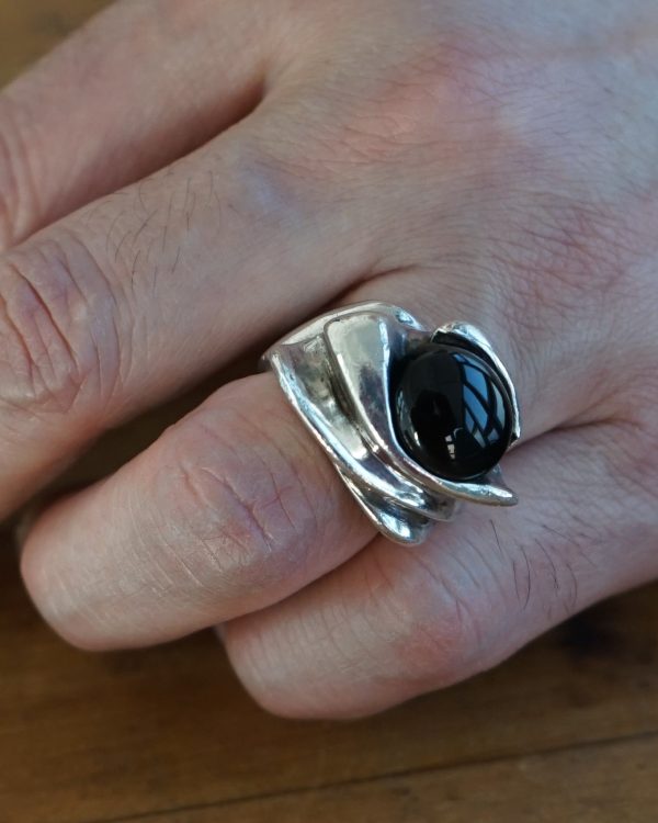 Silver Ring w/ Onyx / size: 8