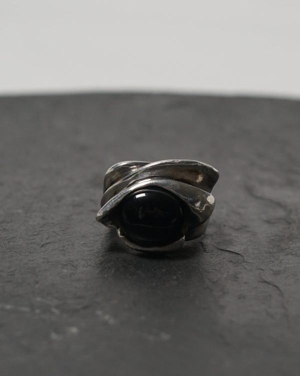 Silver Ring w/ Onyx / size: 8 - Image 2