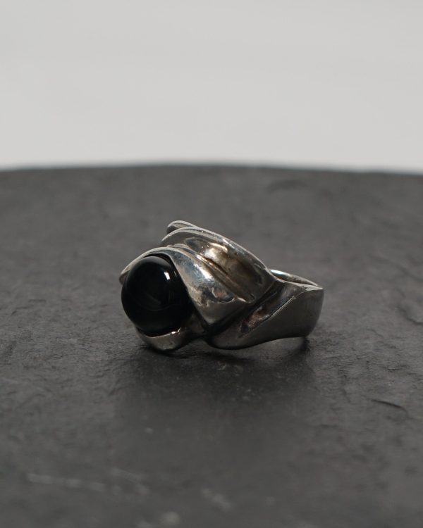 Silver Ring w/ Onyx / size: 8 - Image 3